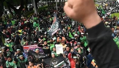 Gelar Aksi Damai, Pengemui Ojol Tuntut Pembebasan Nadiem Makarim